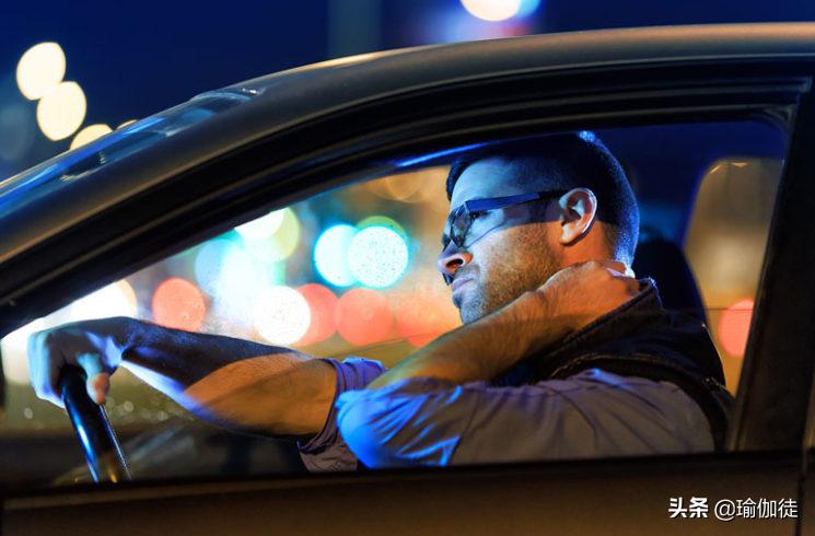 开车姿势会引起肩膀疼吗,开车脖子和背疼怎么缓解