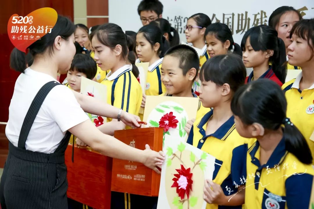 特殊学校用手语来交流,特殊教育学校手语