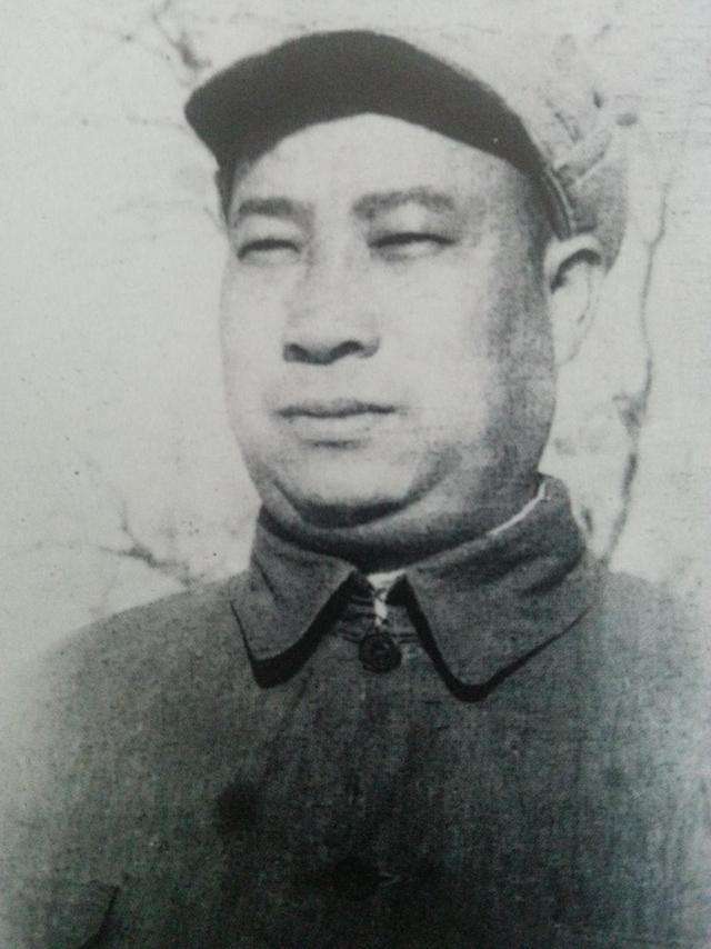 贺炳炎:22岁锯掉右臂,47岁去世,出殡时20万军民冒雨送行