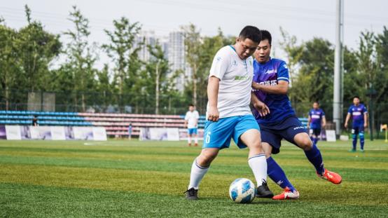 华晨宝马第一名,足球联赛榜首之战