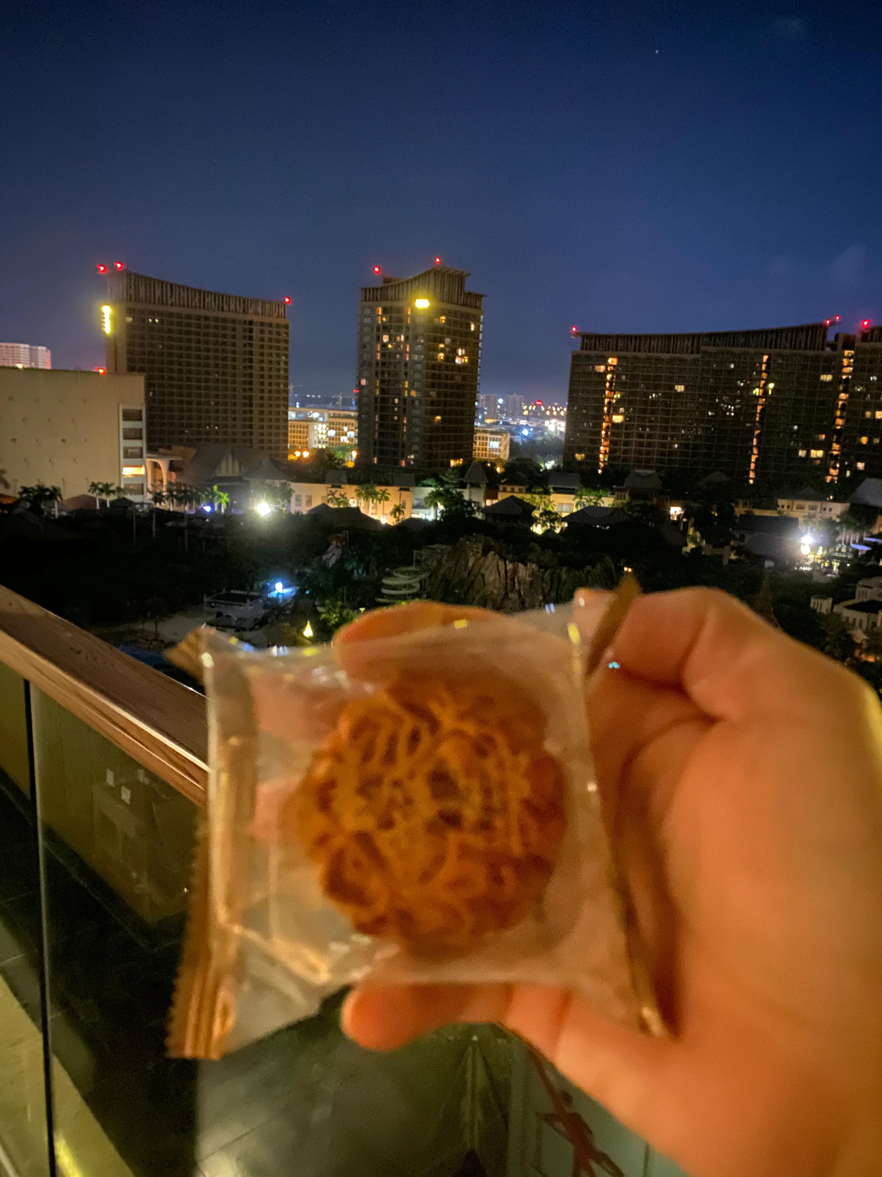 佳宁娜金腿小月饼还是挺好吃的