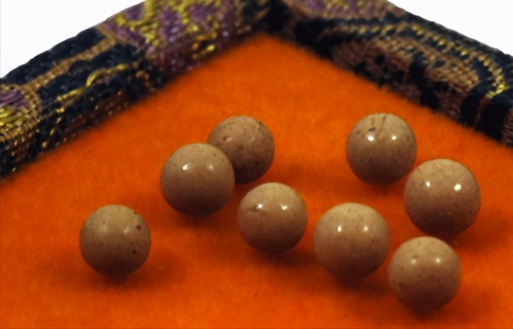 佛教说的舍利子是不是结石,舍利子的化学成分和结石一样吗