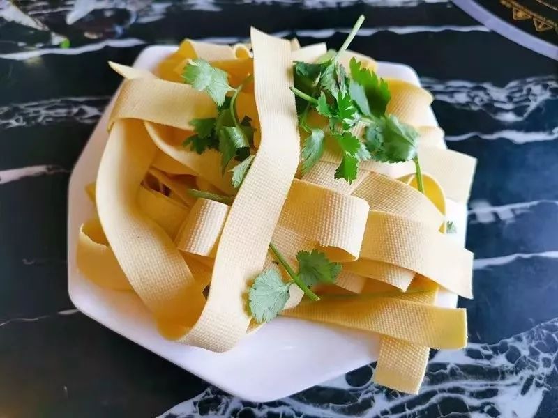 味之绝美蛙鱼头挑战爆辣,成都十大不得不吃美食美蛙鱼头