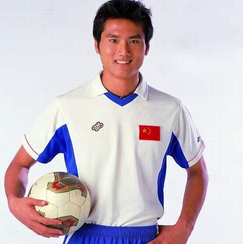 前国足球员李明之子李嗣镕,李嗣镕和李明