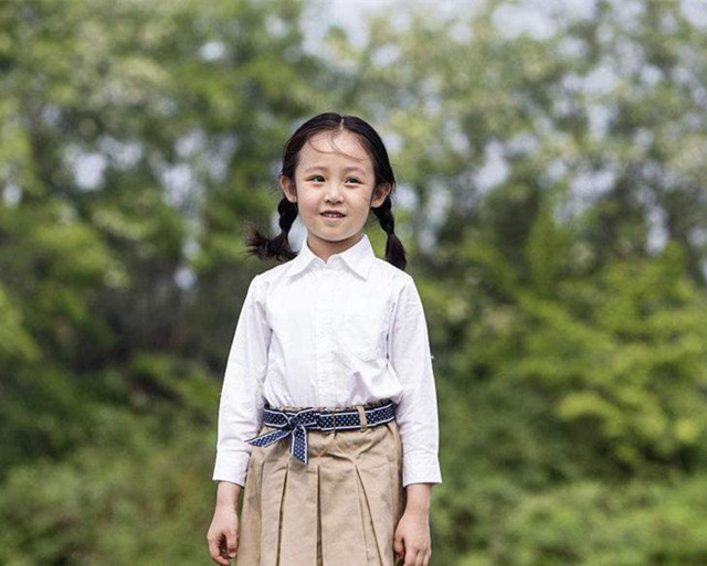13岁女生扫雪冻伤手指险截肢,13岁女生扫雪手变黑险遭截肢