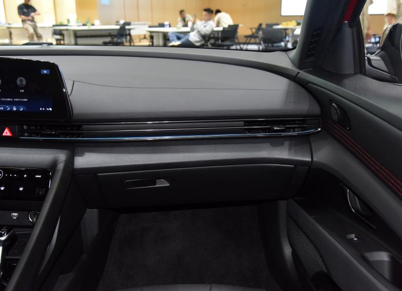 开完朗逸再开悦动,开完大众宝来再开大众朗逸