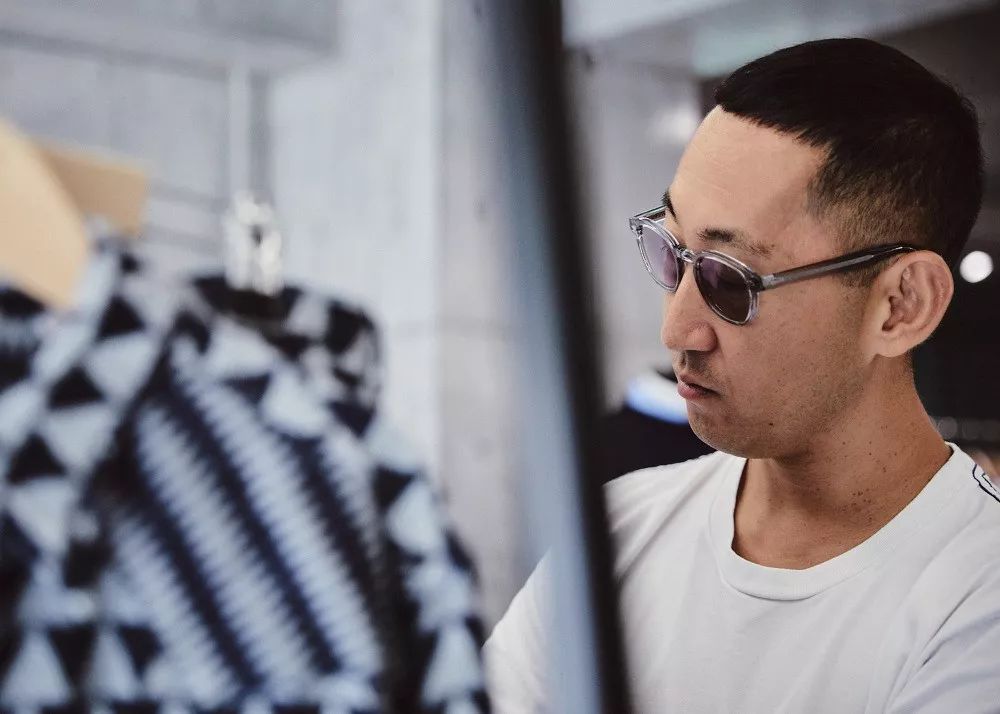 日本潮人穿解放鞋,日本潮人冬季穿搭