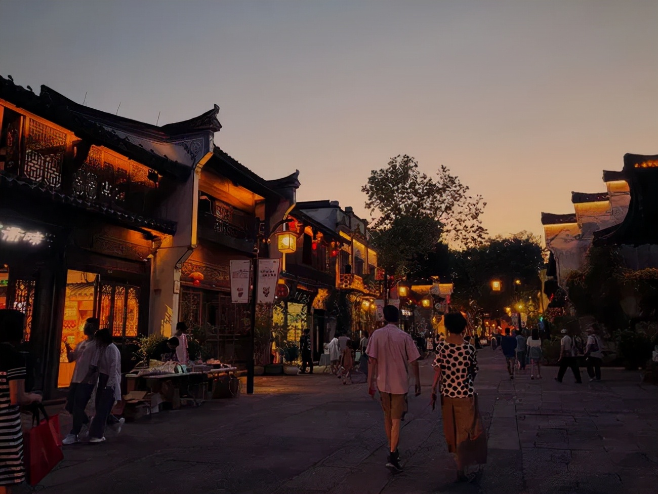 「故乡月」一本书，一座有声方言库