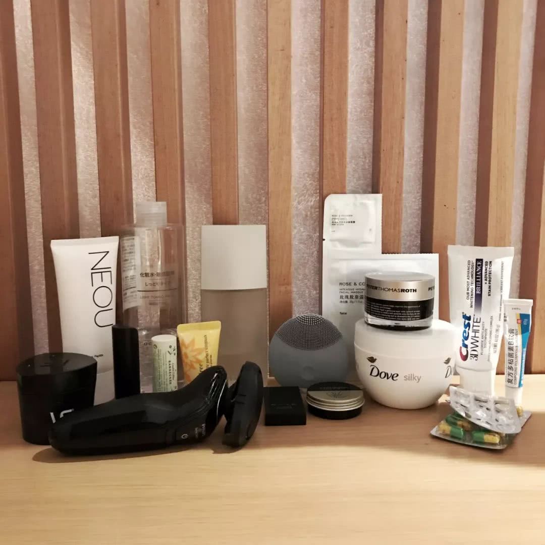 编辑部化妆包大公开,新年出行这样带就够了!