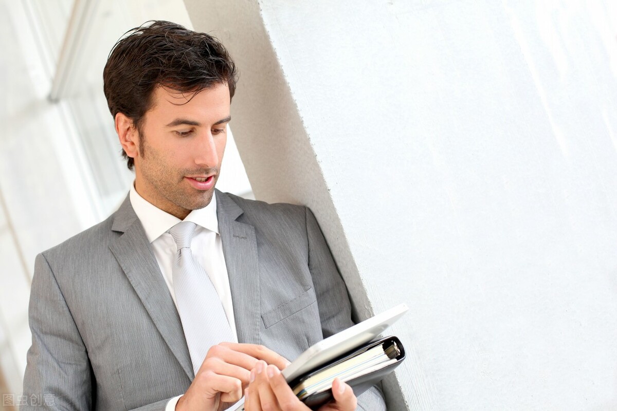 为什么英语医生和博士是一样的,怎么判断doctor是医生还是博士