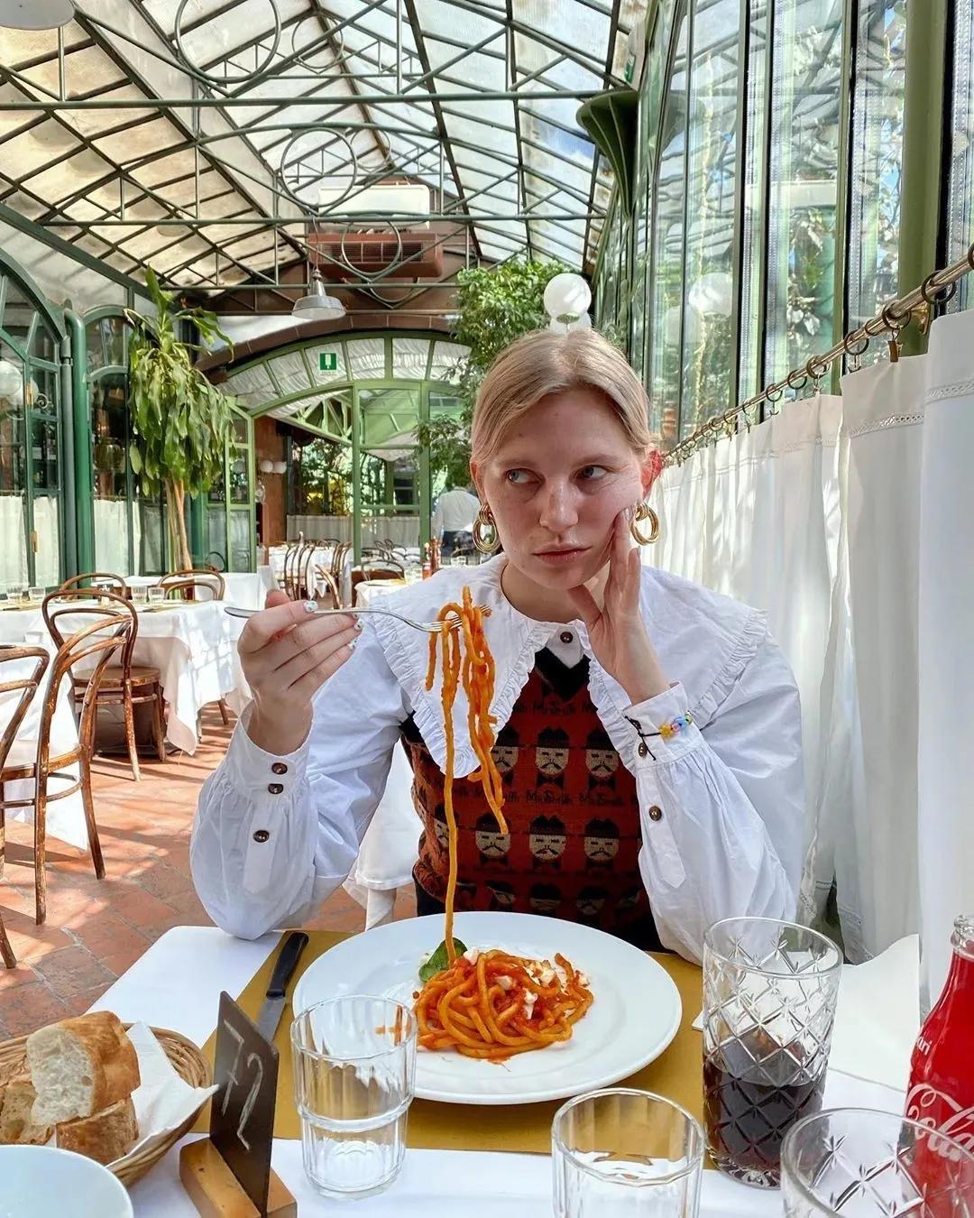 古力娜扎深v蓝色礼服和鞠婧祎,娜扎和鞠婧祎