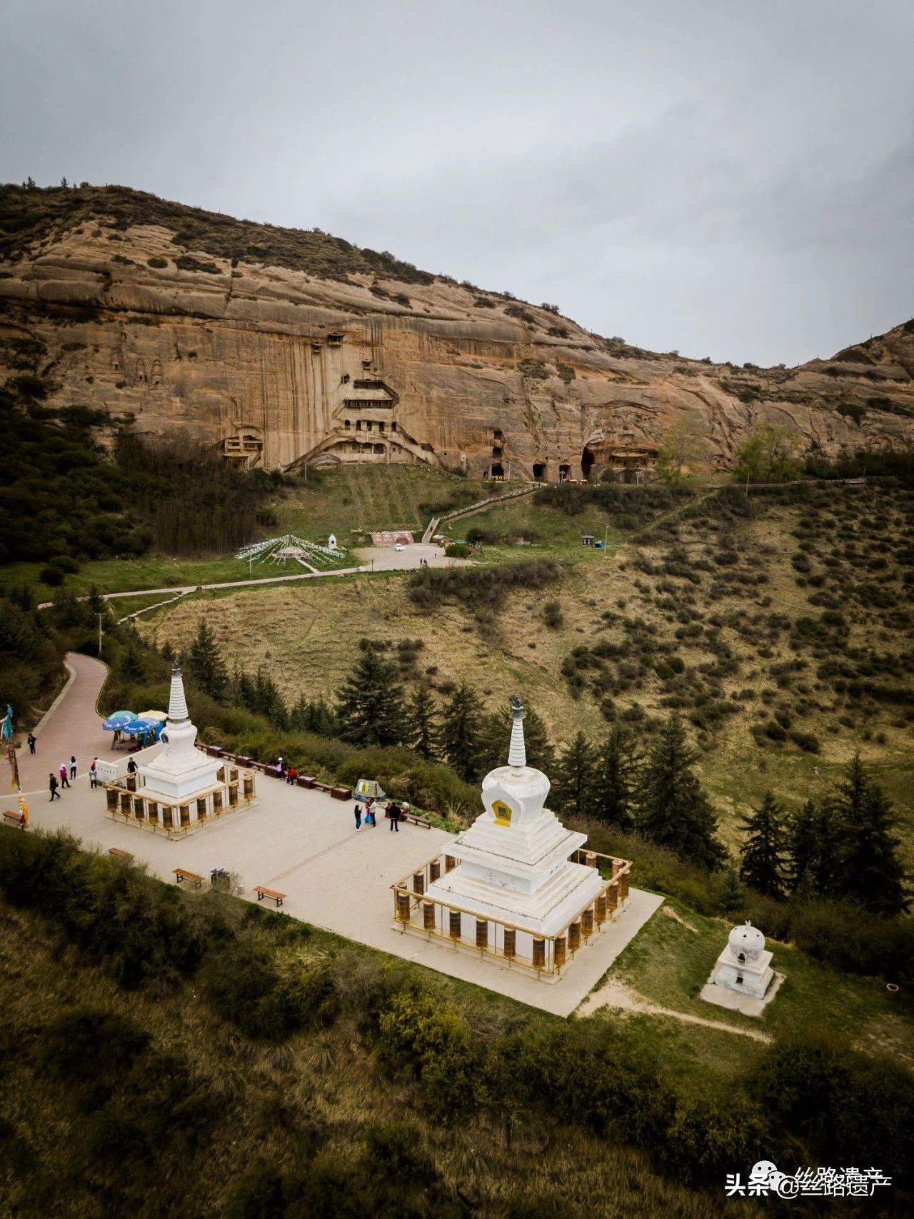 马蹄寺石窟群最大的洞窟,马蹄寺33天石窟内景色