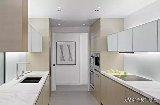 岩板选择卡拉拉塔白还是鱼肚白,卡拉拉白通体大理石