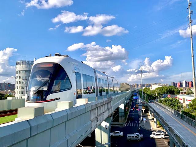 看云卷云舒赏繁星满天,看云卷云舒唯美诗词