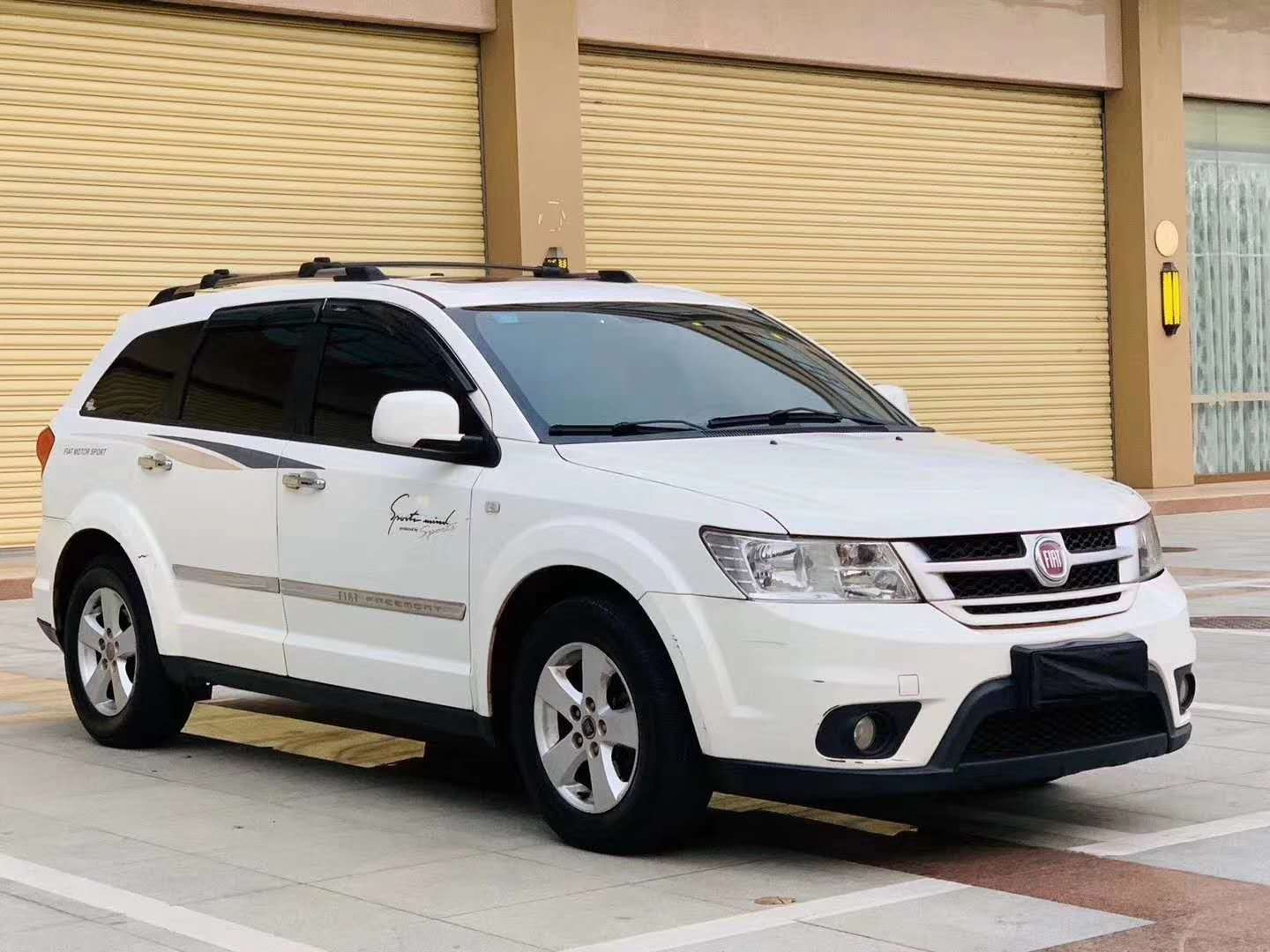 7座菲亚特汽车，2.4排量，时尚的设计，强劲的动力，适合居家旅游