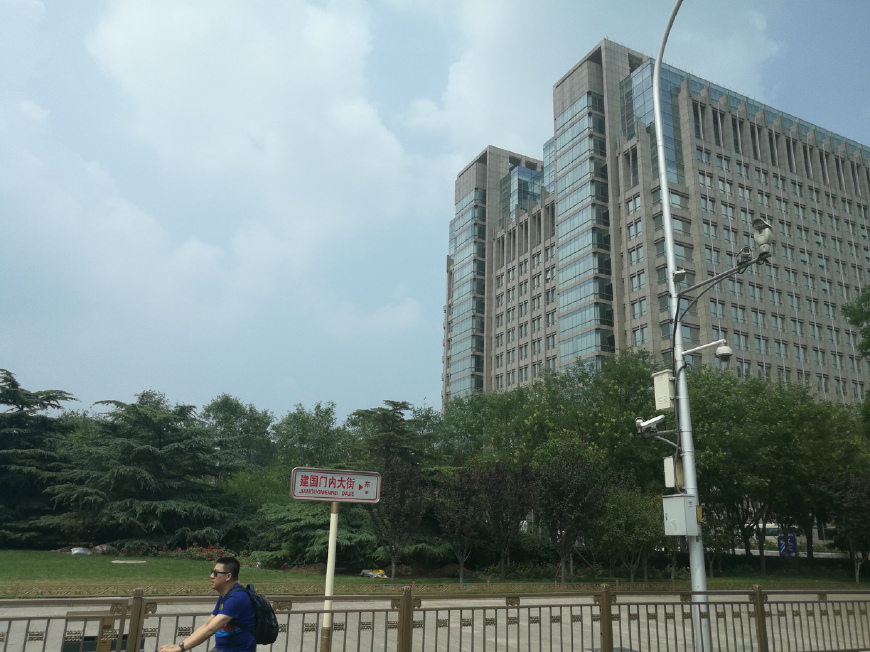 北京市中心著名的商业街：金街是王府井大街，银街是东单大街