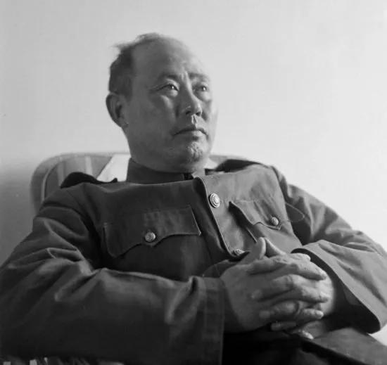 傅作义的许多部下都佩服他的一个特点:不说硬话,不做软事