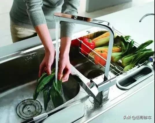 国货新品防溅水花洒，洗碗碟360°一冲即净，1年节省300块水费