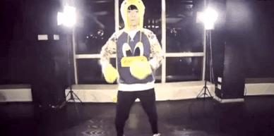 易烊千玺买权志龙同款鞋,易烊千玺助理权志龙鞋