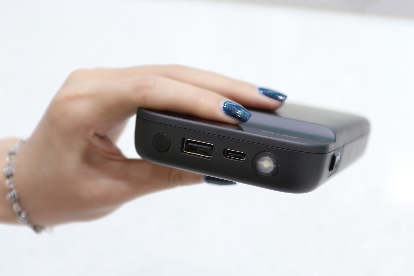 70迈汽车应急启动电源怎样用,新款70迈汽车应急启动电源