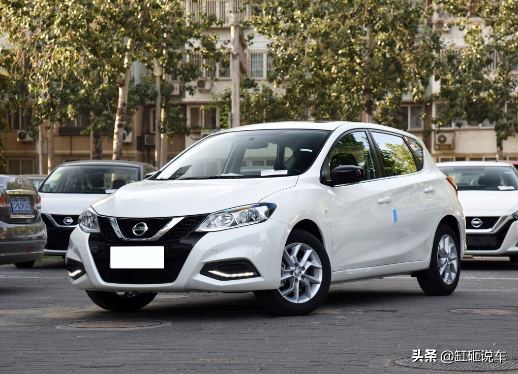 代步小车两厢骐达，空间不小还省油，皮实耐造，自动挡才9万