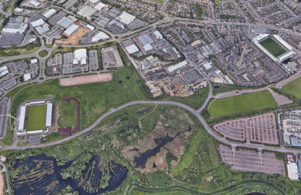 是时候介绍看一下英格兰的橄榄球场了，至少能达到英乙水准