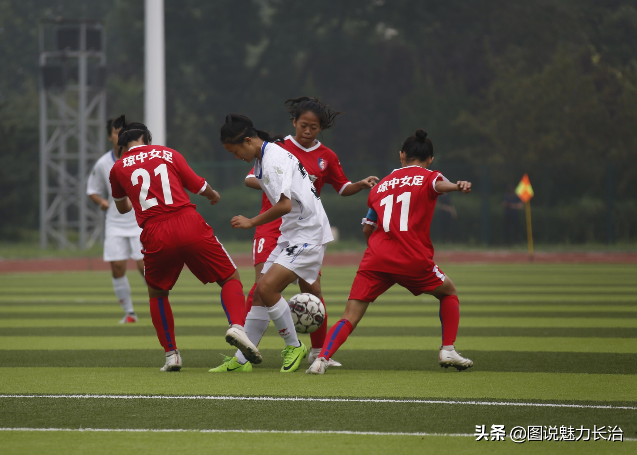 足球球员受伤瞬间,盘点足球比赛上的精彩瞬间