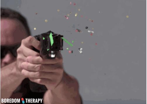 电击枪真那么厉害？那为什么中国警察，不配泰瑟电击枪呢？