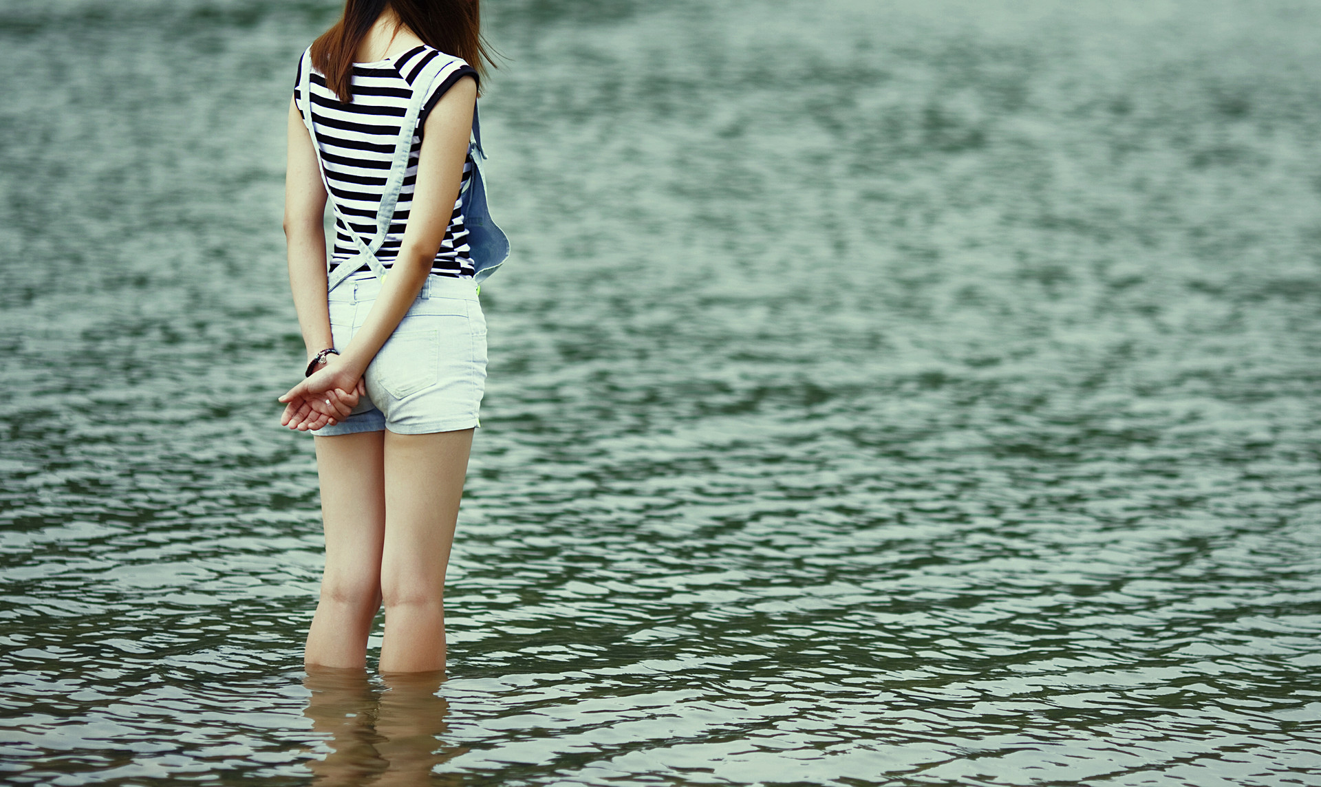 生活总是苦难的但生命又短暂,生活总是如此艰辛又充满希望