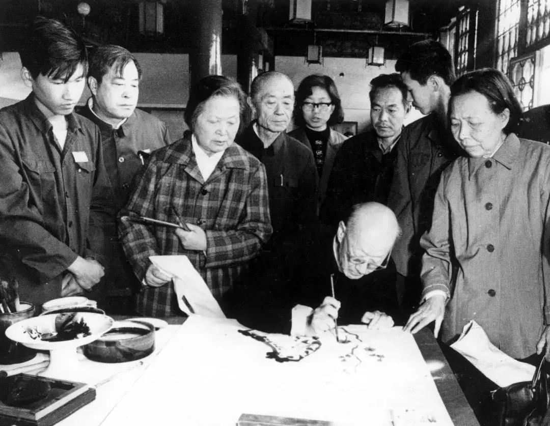 丈夫送的上亿家产，她一分不留，全捐给了故宫