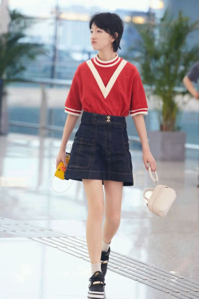 周冬雨有1米5高吗,周冬雨162还是158