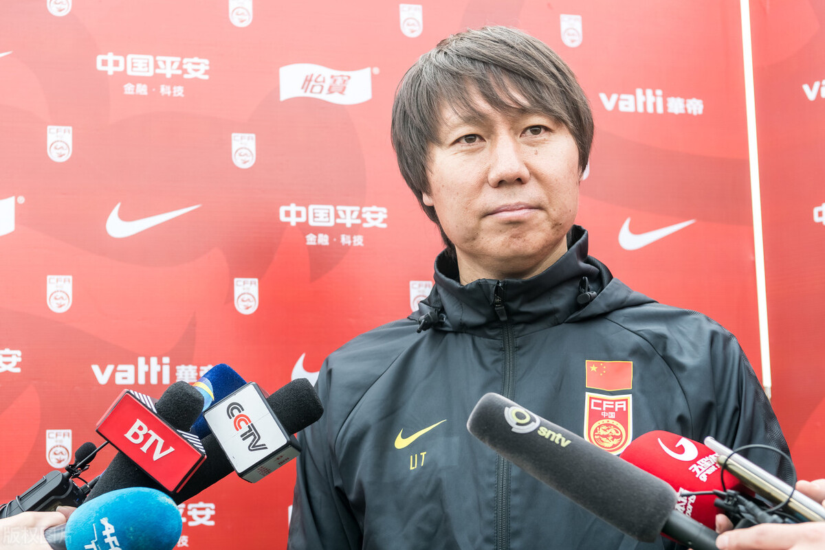 国足来了,武汉卓尔对河南嵩山龙门热身赛