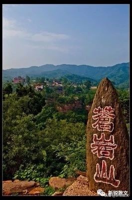 苍岩山，因天工人力的浑然绝配名扬四海，南阳公主的功德更添风韵