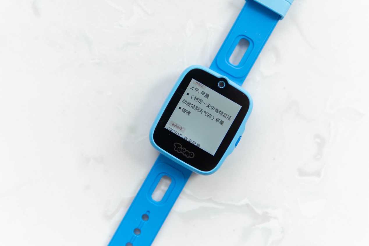 不在孩子身旁也守护安全，糖猫A10儿童电话手表，宝贝家长都喜欢