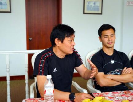 上海国脚看望徐根宝,徐根宝国脚回母校视频