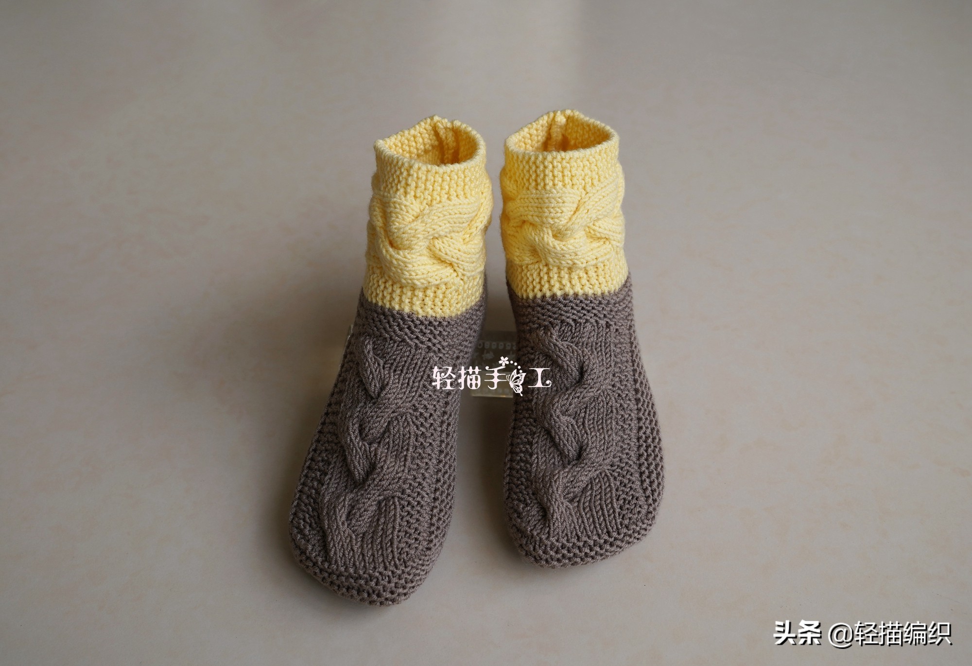 蓝颜色麻花式的地板袜编织教程,手工编织两边麻花地板袜视频教程