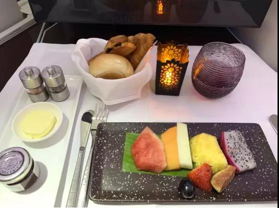 卡塔尔航空777经济舱体验,卡塔尔航空qsuite商务舱是哪个飞机