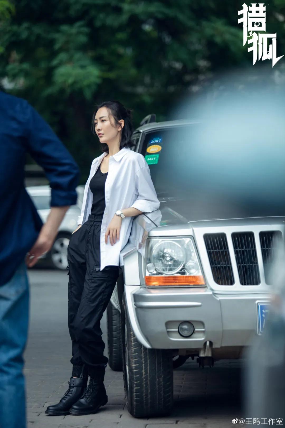 周雨彤的穿搭白衬衫,周雨彤刘雯钟楚曦