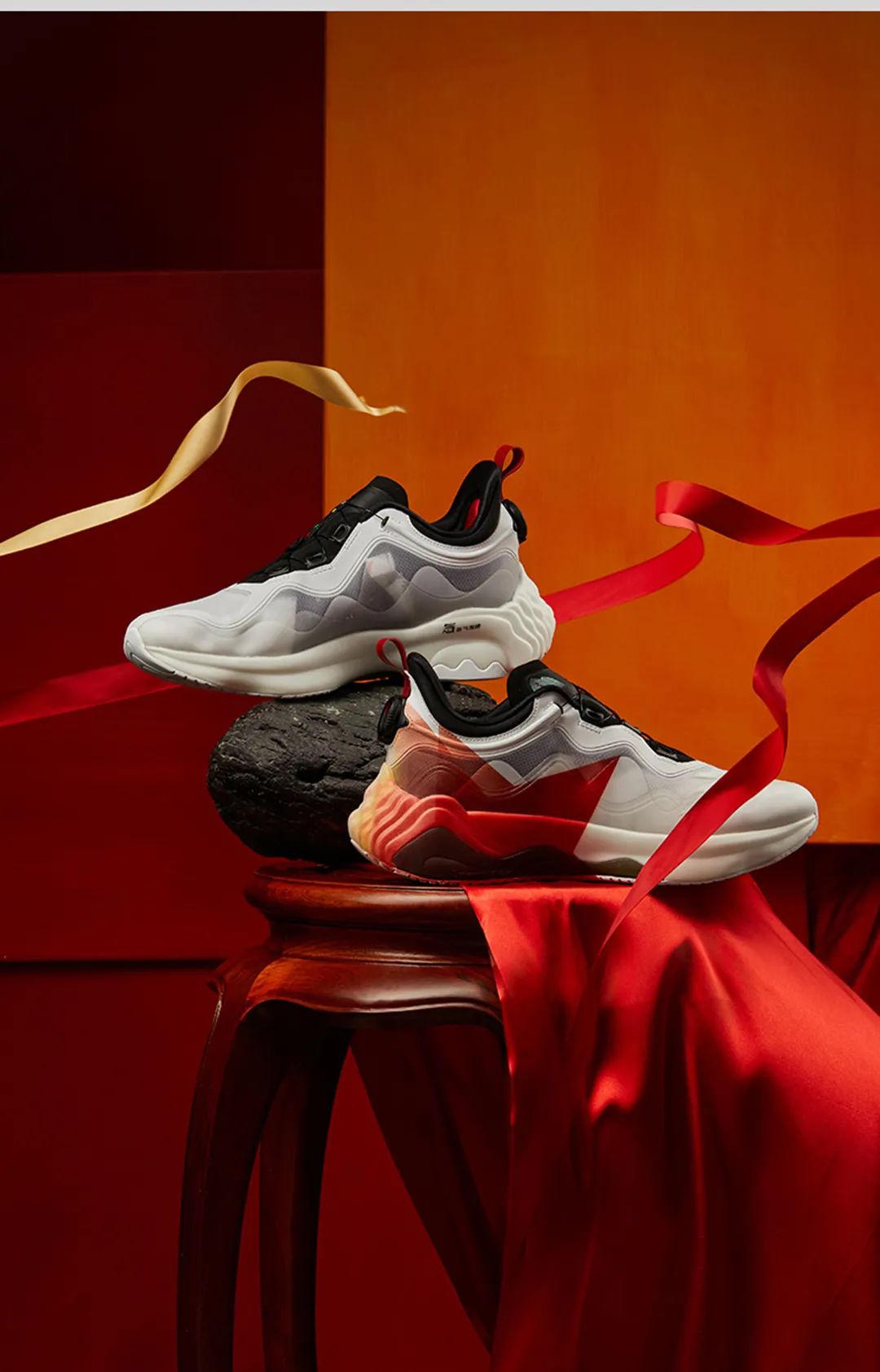 李宁超轻19和安踏跑鞋哪个好,公认脚感最好的10双国产跑鞋安踏