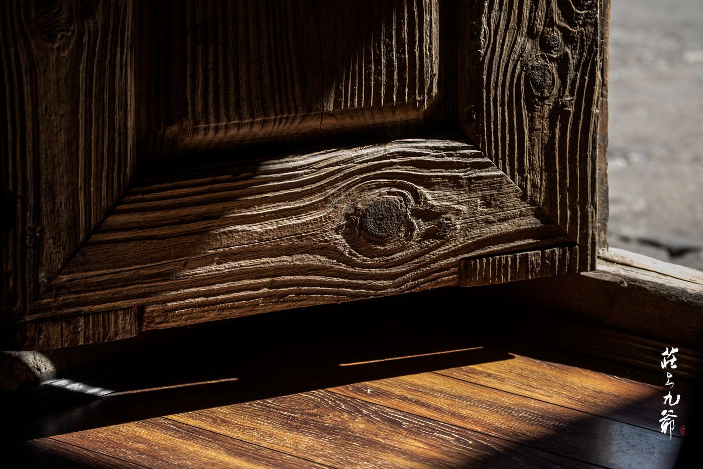 西董古村斜阳余晖下的悠然静寂