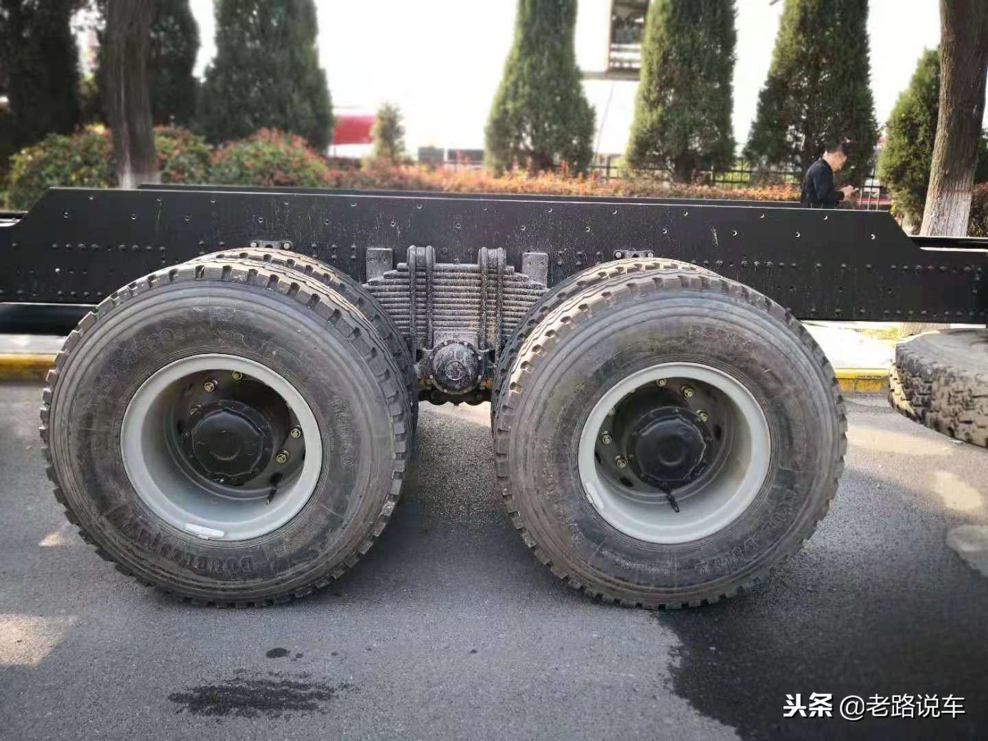 陕汽前四后八自卸车,陕汽轻量化怎么样前四后八