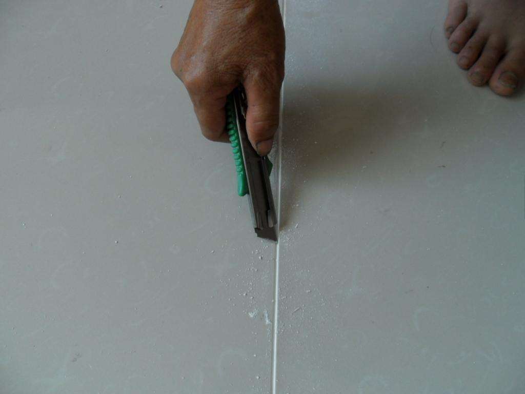 瓷砖美缝初步学习怎样做比较好,美缝是自己做还是找专业的美缝师