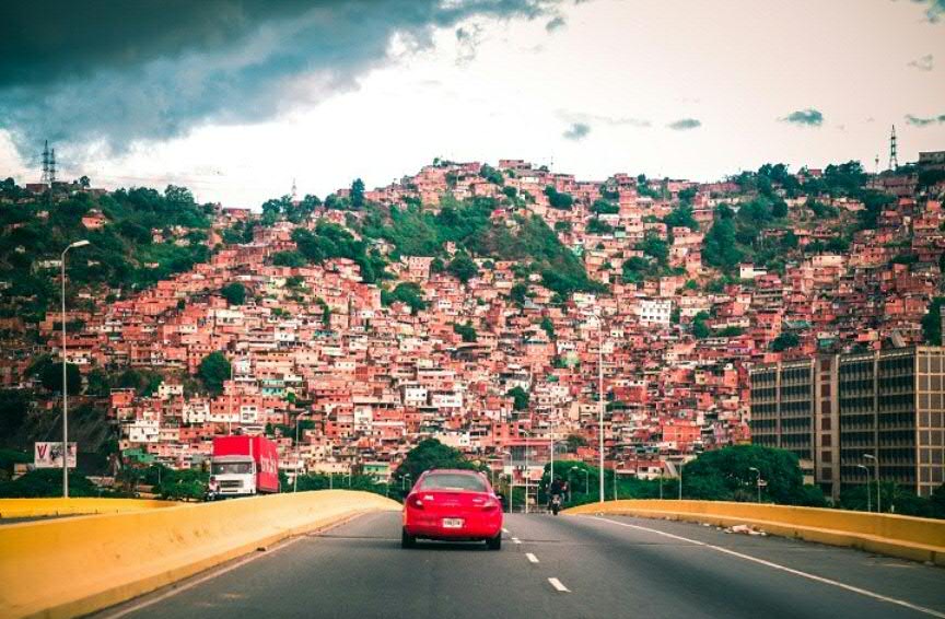 疫情下的巴西，天堂与地狱仅一街之隔，同在耶稣庇佑下的两种人生