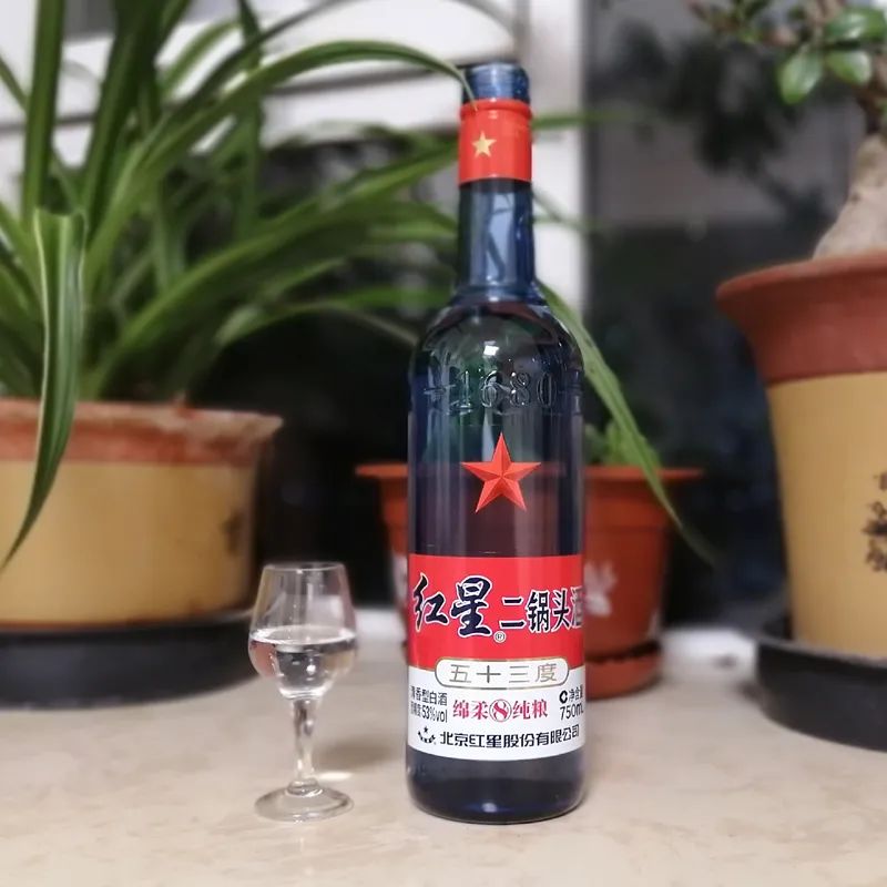 绿西凤和黄玻汾和蓝瓶红星二锅头,绿瓶西凤和玻瓶汾酒