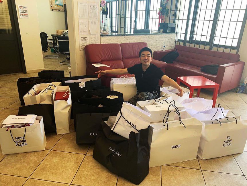 留美学生做直播卖货,帮助华人老移民收入翻8倍,却休学回了国