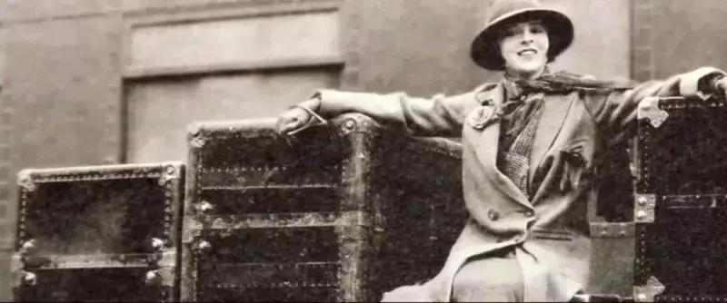 用“沉默”代言的rapper时尚爱物，“人间种草机”王菲超爱背的包