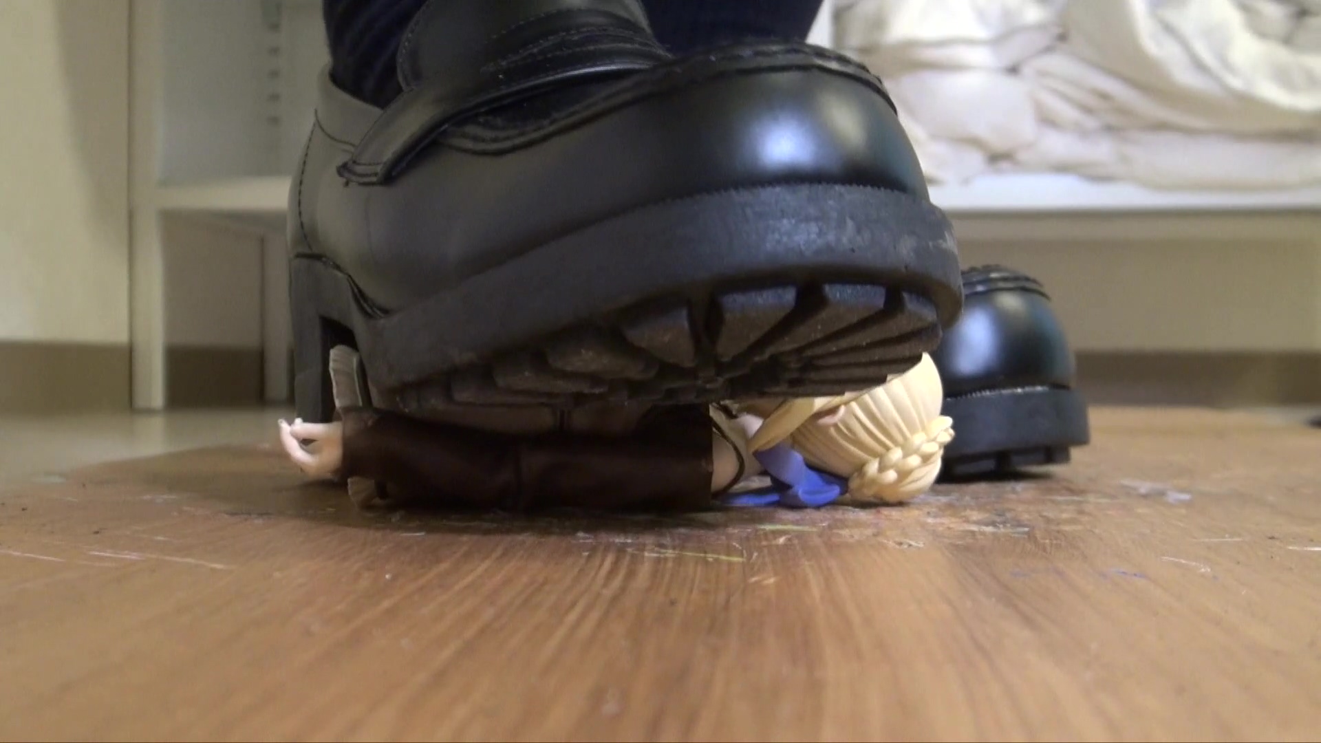 宅男得罪女朋友？蕾姆、亚丝娜、呆毛王和初音等手办被踩