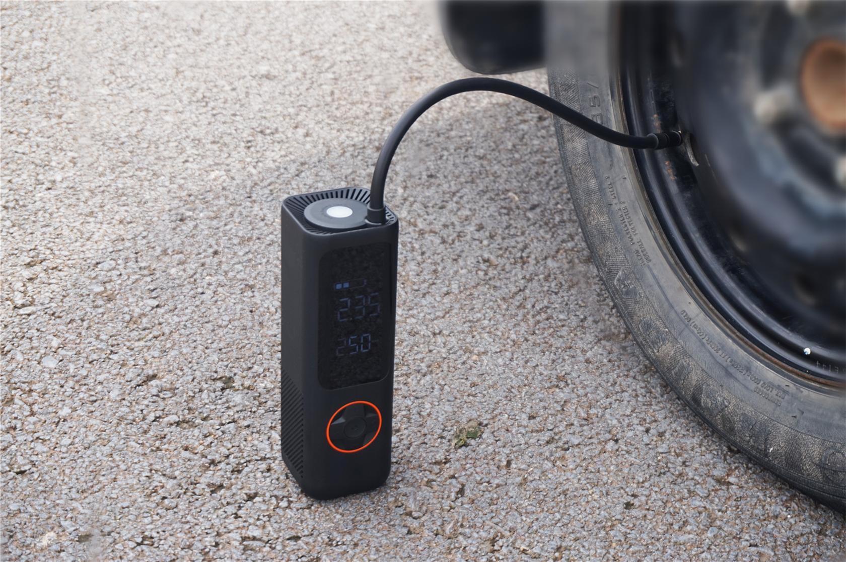 骑车出行就不怕路上爆胎了,开车遇到胎压不足