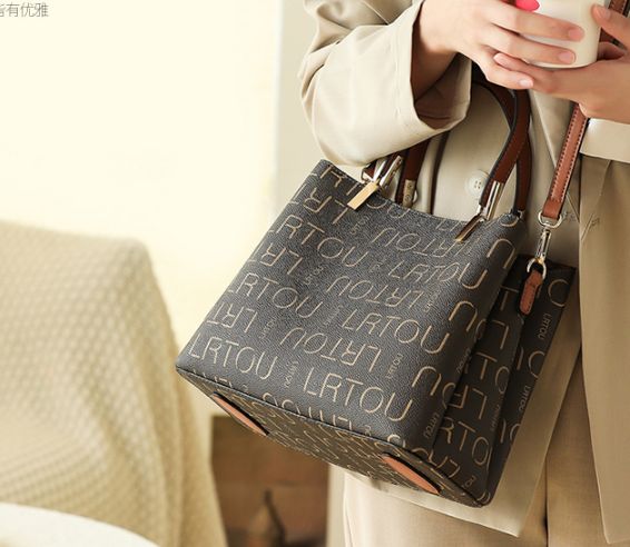 包包女时尚百搭托特包,秋夏时尚百搭包包