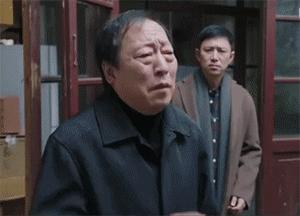 雨天开车后车镜有水咋办,开车雨刷坏了怎么处理